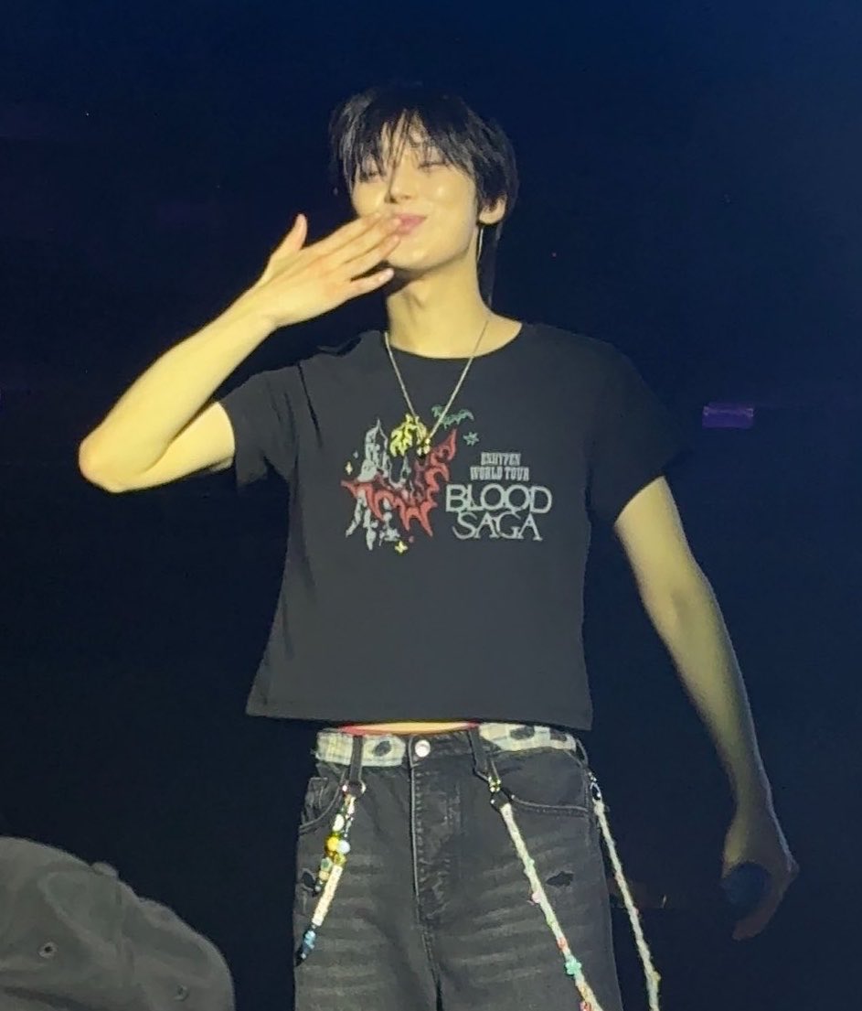 lovingsunsun's tweet photo. sunoo wearing the blood saga cropped t-shirt merch… 🫠 https://t.co/8keW9bMhoA