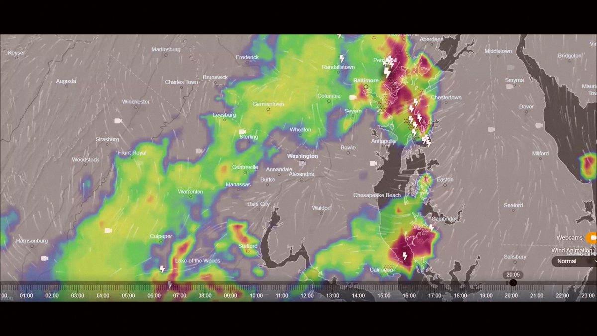 mkealy24's tweet photo. Heads up: The July 4 Freedom rally in DC is getting evacuated right now because of severe weather rolling in 🚨

Not sure if the celebrations will pick back up later tonight. https://t.co/Lg1DHGBzj2