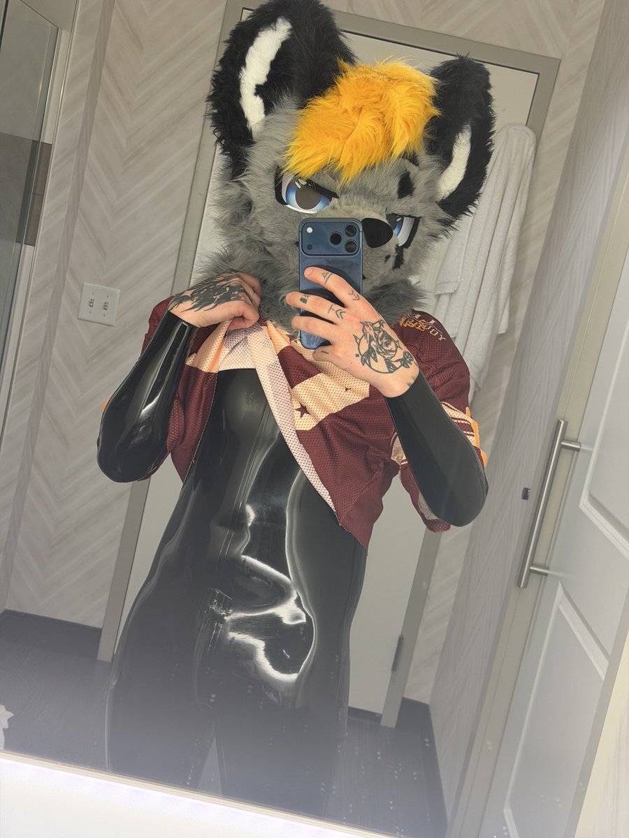 OrenWoof's tweet photo. Ummmm shiny https://t.co/FbvES8Slks