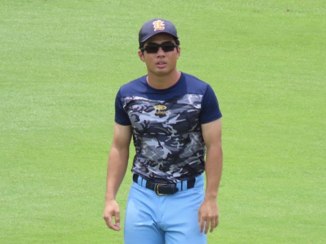 RT_DHJYGD's tweet photo. 侍ジャパン大学日本代表直前合宿🏟️ENEOSとの練習試合⚾️ENEOSの与倉くん🤩タイブレーク練習で見事にヒット👍相変わらず元気👻 https://t.co/Ycr1JxxbPu