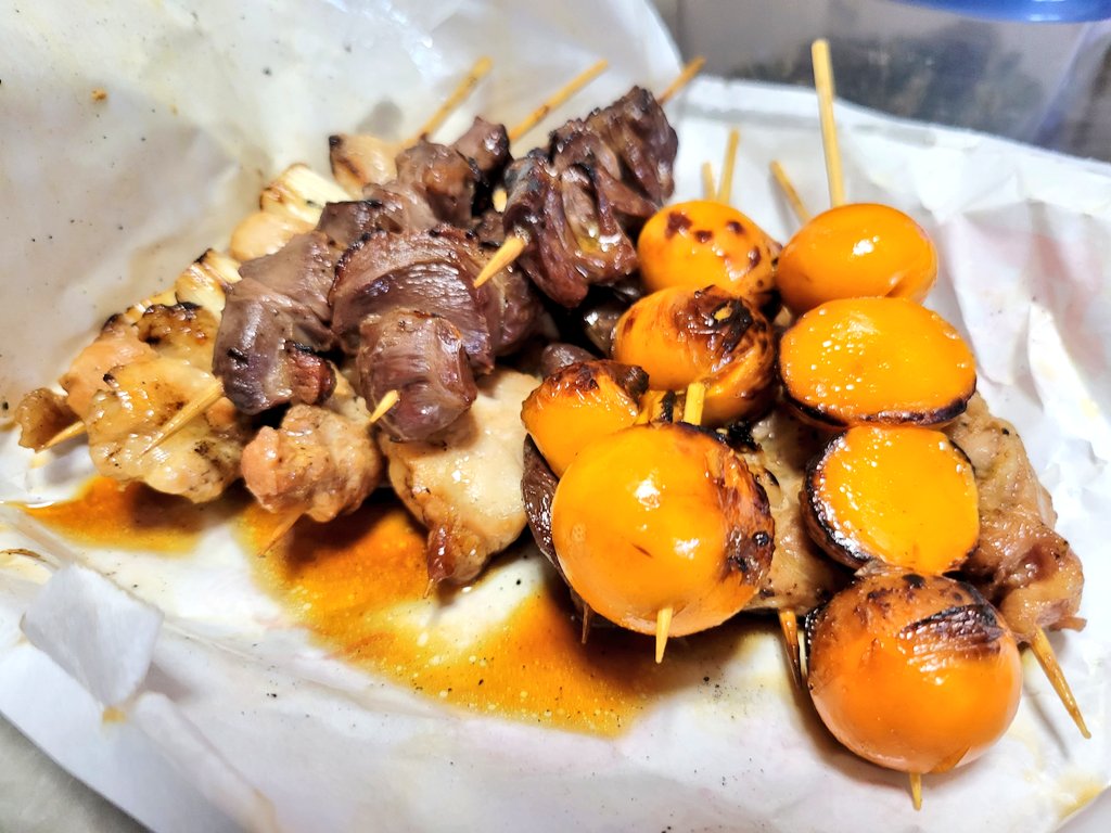 erichincurry's tweet photo. 色々な部位が入っている鳥モツ煮がめちゃウマなんです。しかも250円。 https://t.co/TIJ785XQPO