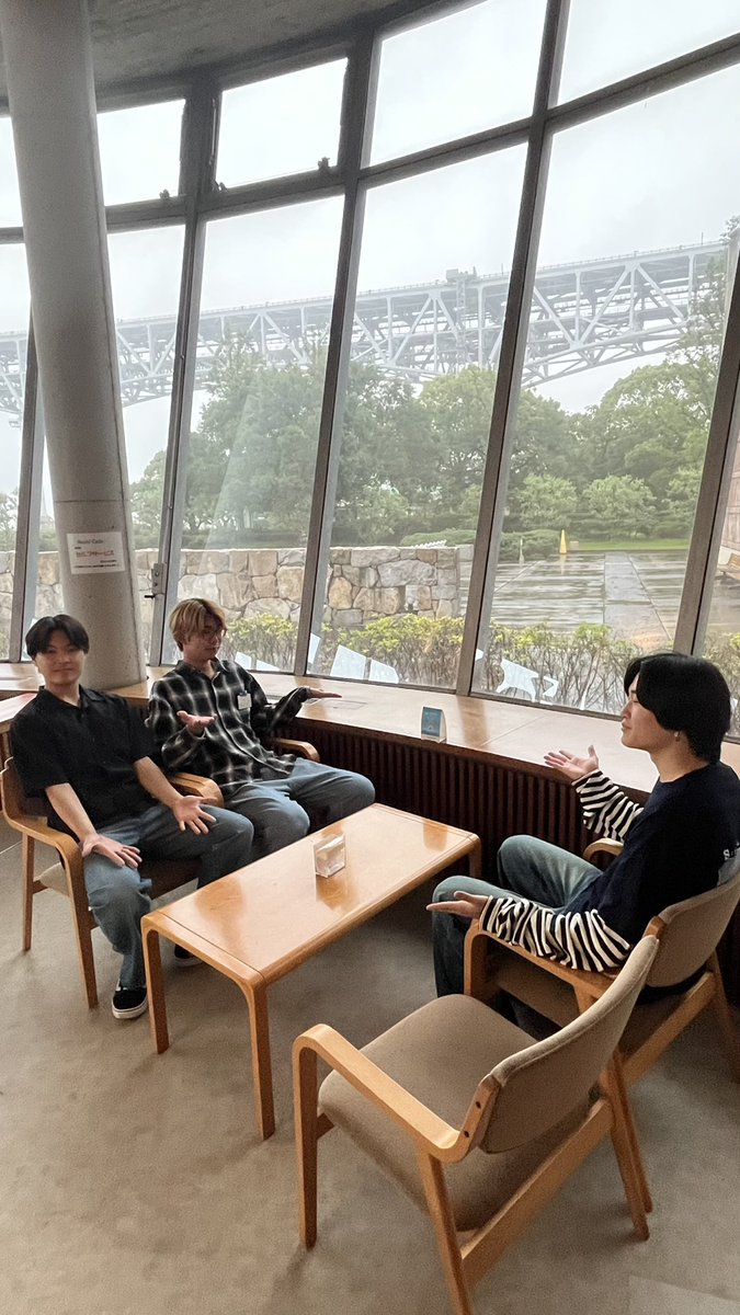 shamijima's tweet photo. こんにちは！
さかいで沙弥島プロジェクトです！

今日は天気が悪いですが霧が出て幻想的です！！まるでリメンバー・ミー見たいな景色に包まれています！！

本日10:00~15:00（L.O.14:30）で営業しております。
ぜひお越しください☕️
#瀬戸大橋 #坂出 #香川大学 #学生プロジェクト https://t.co/VHOPqpwNAT