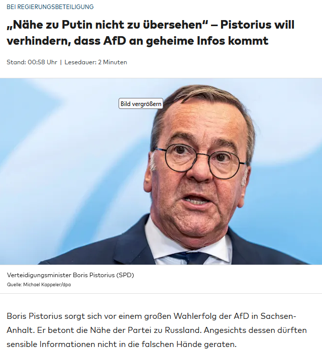 PeterBorbe's tweet photo. Ein Verteidigungsminister, der besessen von der Feindschaft zu Russland ist und einer Oppositionspartei, die diplomatische Lösungen sucht und Gesprächskanäle nach Moskau offenhalten will, ganz offen Landesverrat unterstellt, ist eigentlich nicht mehr tragbar.

Wie kann dieser Mann immer wieder beliebtester Politiker im Land werden? Was finden die Leute an #Pistorius?