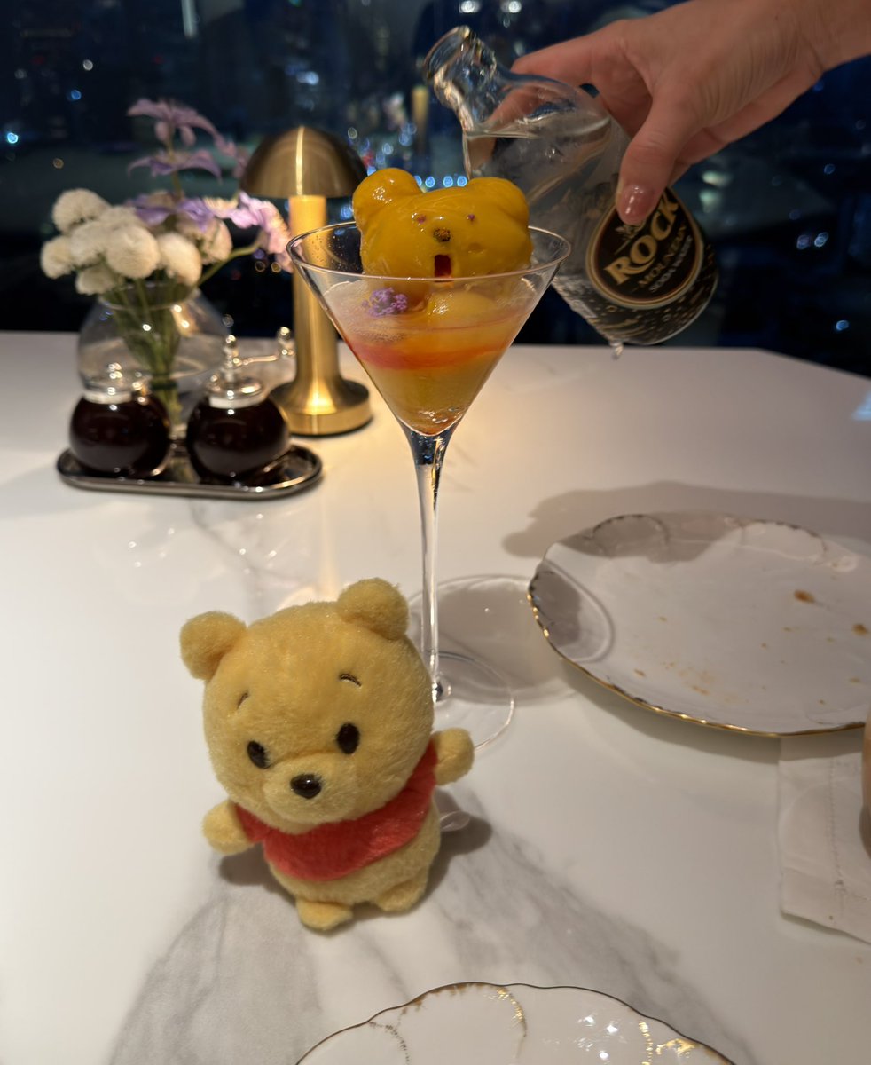 MarriottFor's tweet photo. @kin_kin_ff ありがとうございます！！
リッツ・カールトンバンコクのクラブラウンジでは、熊さんとコラボした飲み物作ってくださいました😭 https://t.co/DDAbLNOhGH