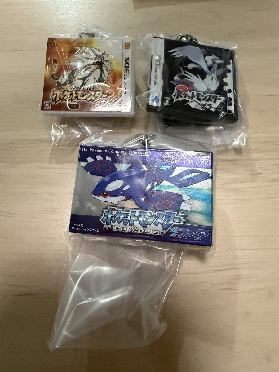 tw09158283's tweet photo. 【交換】ポケモン　
パッケージ&amp;カートリッジキーホルダーコレクション

譲）サファイア ブラック サン

求） ルビー  パール スカーレット

郵送希望

複数交換可能な方を優先させていただきますので、返信に時間がかかる可能性があります。

気軽にお声がけくださいませ！ https://t.co/fb5ZdOoYTL