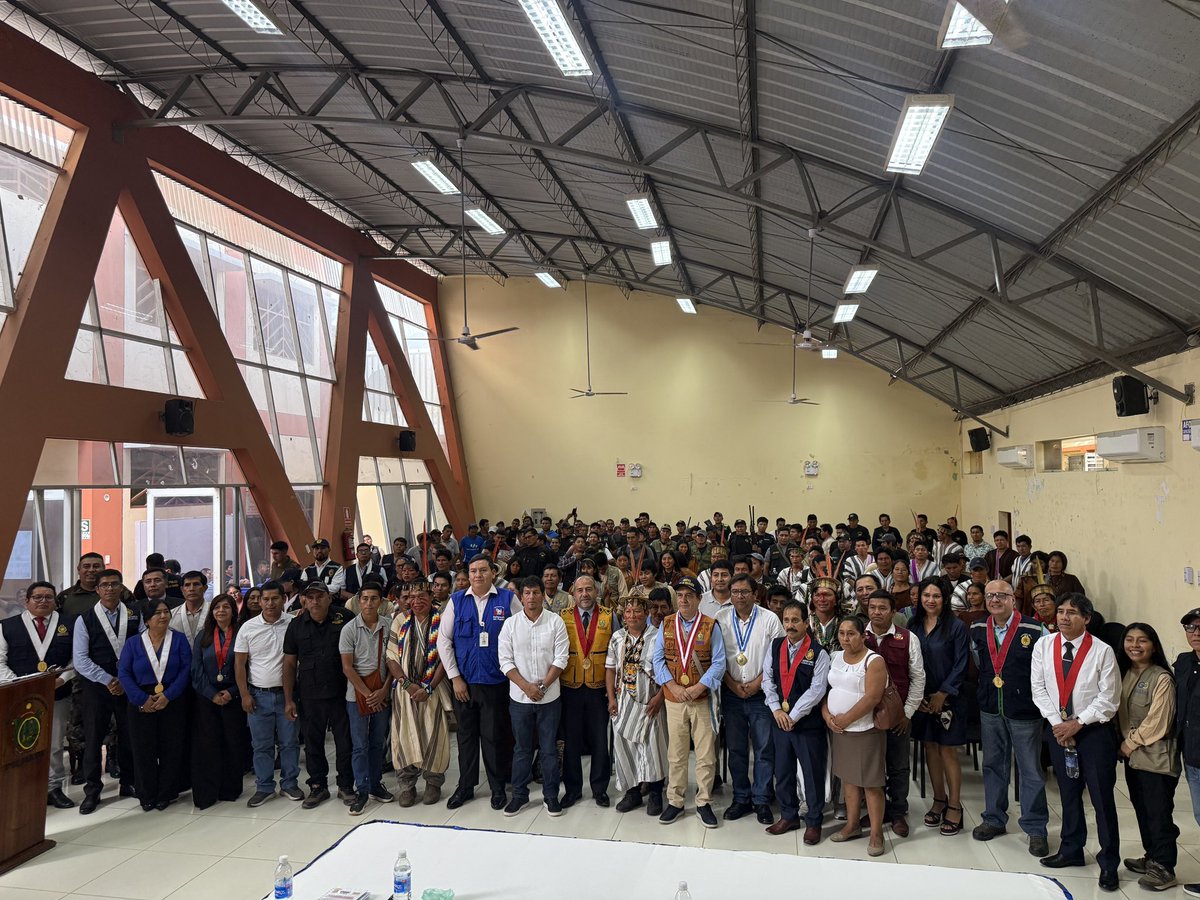 FiscaliaPeru's tweet photo. ▶️ #FiscalíaPresente | El fiscal de la Nación, Tomás Gálvez, se reunió con el alcalde de Pichari, Hernán Palacios, para la suscripción de un convenio que permitió la entrega de un local para el funcionamiento del Ministerio Público en esta jurisdicción.

▶️ Esta alianza fortalecerá las acciones de acceso a la justicia y el trabajo articulado en beneficio de la ciudadanía.