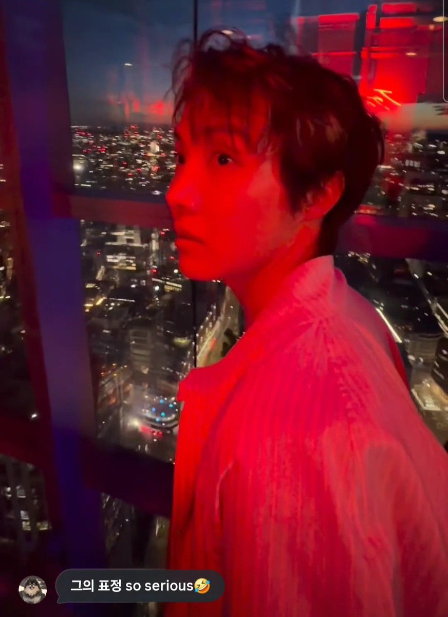 vhopebot's tweet photo. tae commenting "his expression is so serious 🤣"  because of hobi's face here https://t.co/NlaHTC5RRk