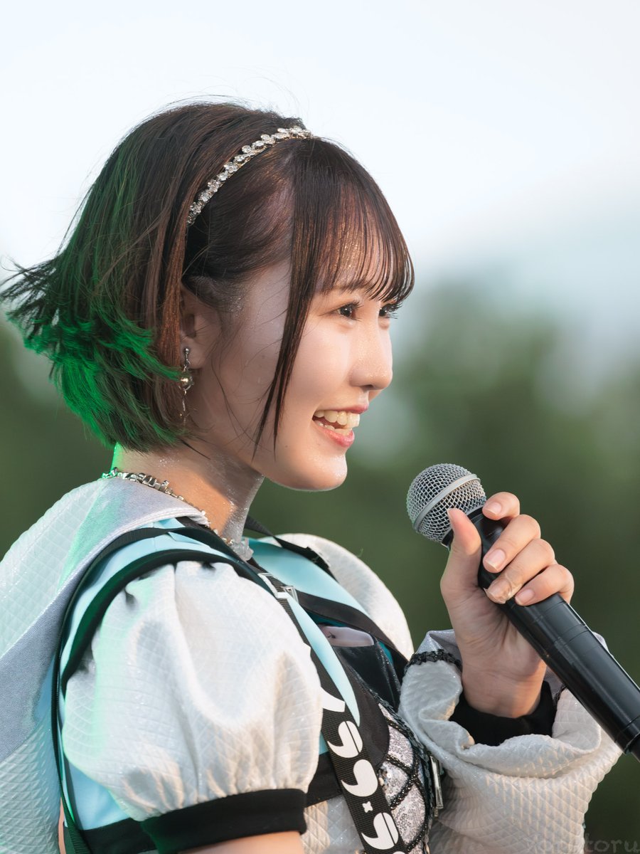 yorutoru1's tweet photo. 最後はりょーか。

ライトを浴びて、
瞳も、汗も、きらきらしてる。

黒髪ボブと笑顔。
ステージでまっすぐ輝く感じが、
やっぱりりょーかです。

2026.7.4
超NATSUZOME2026
海浜幕張公園Gブロック 染ステージ
#夏目涼風
#ラフラフ
#超NATSUZOME2026 https://t.co/kbXEFdGGoo