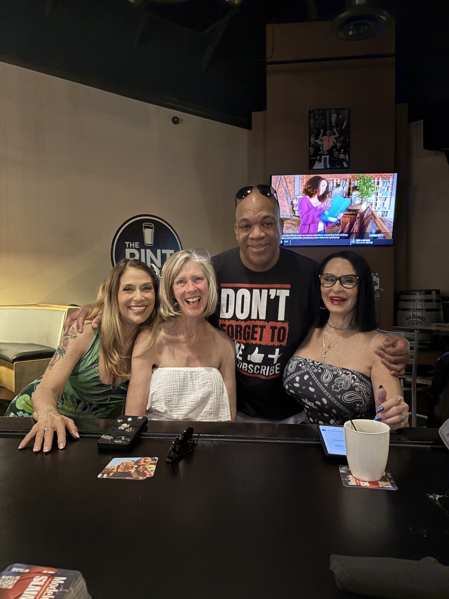 KwameEnkounters's tweet photo. I would say I'm pretty lucky.Thank you so much ladies. Truly a blast!!! @RitaDaniels69 @FoXXXyDarlin @liveloverock60 Hanging with these "Spicy" Gilf's was truly a pleasure. #enkounterswithkwamedpodcast #spicygilfs #happyfourth #enkounter5 #trulyapleasure https://t.co/f3AcRu6jkY