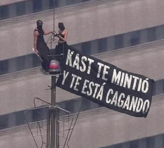 espartiata369's tweet photo. MAÑANA 05 DE JULIO DE 2016, AUNQUE SIGA HACIENDO FRÍO ES UN EXCELENTE DÍA PARA QUE KAST PRESENTE SU RENUNCIA POR INCAPAZ.
NO A LAS 52 HORAS.
NO AL SECRETO BANCARIO.
NO A LA REBAJA DE IMPUESTOS A LOS RICOS.
NO A LA PÉRDIDA DE INDEMNIZACIÓN.
NO A LAS ALZAS.
NO AL DESEMPLEO. https://t.co/VuliglqwDF
