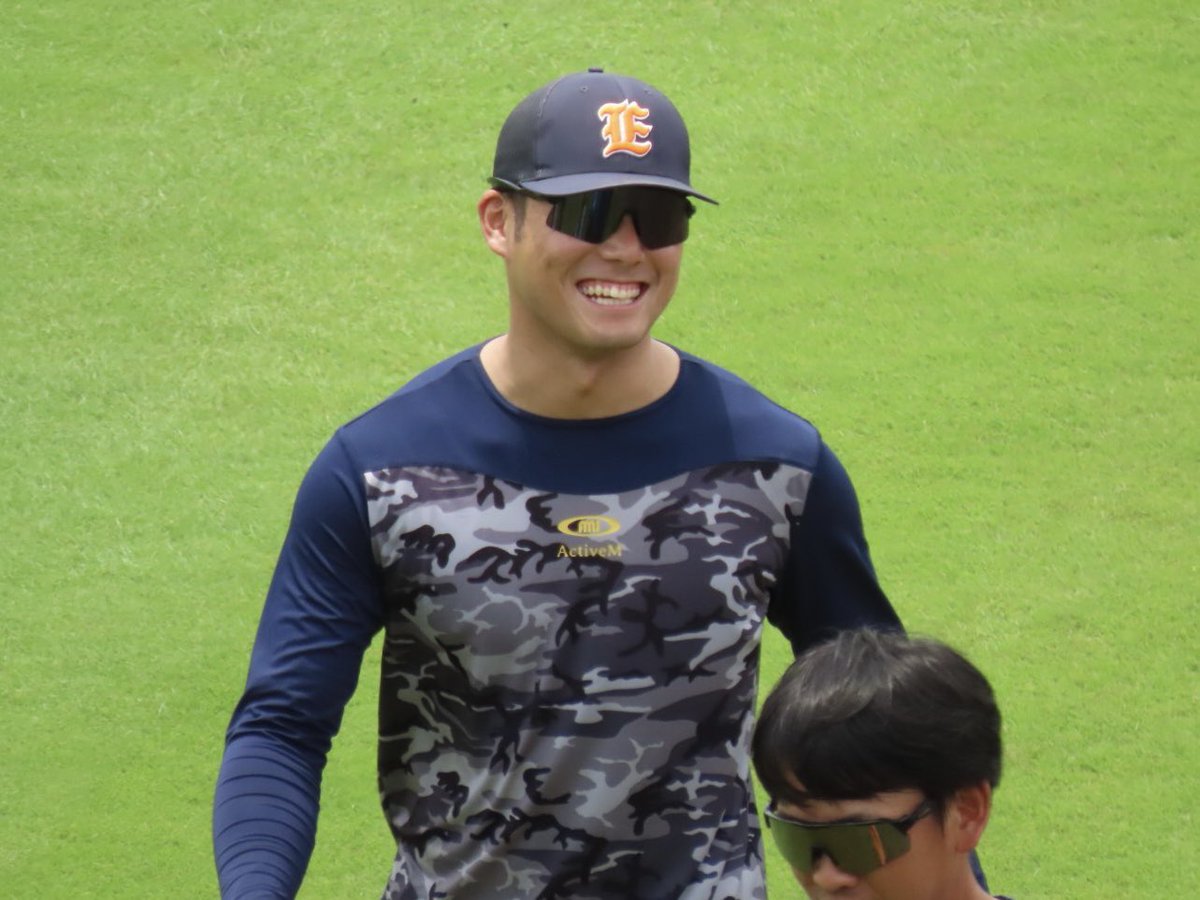 RT_DHJYGD's tweet photo. 侍ジャパン大学日本代表直前合宿🏟️ENEOSとの練習試合⚾️ENEOSの志夢くん🤩ヒットと犠飛で活躍👏こんなに笑ってるとこ初めて見た🤣いい笑顔だ😃彼もここの合宿参加経験者🤓 https://t.co/Jljyv0fC51