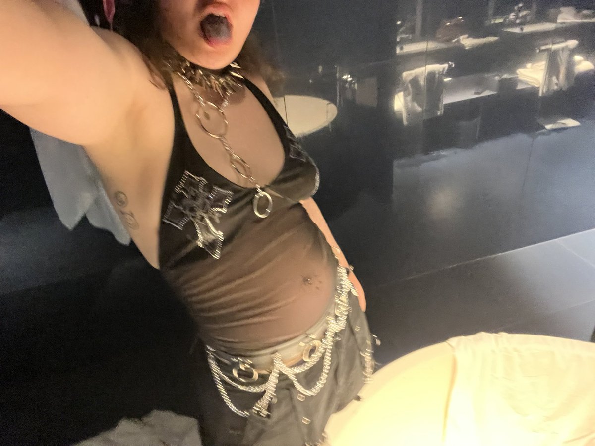 deathd3vil's tweet photo. I had the cutest outfit last night busy I was so drunk that I got like no pictures https://t.co/nUdgR6Ebwf