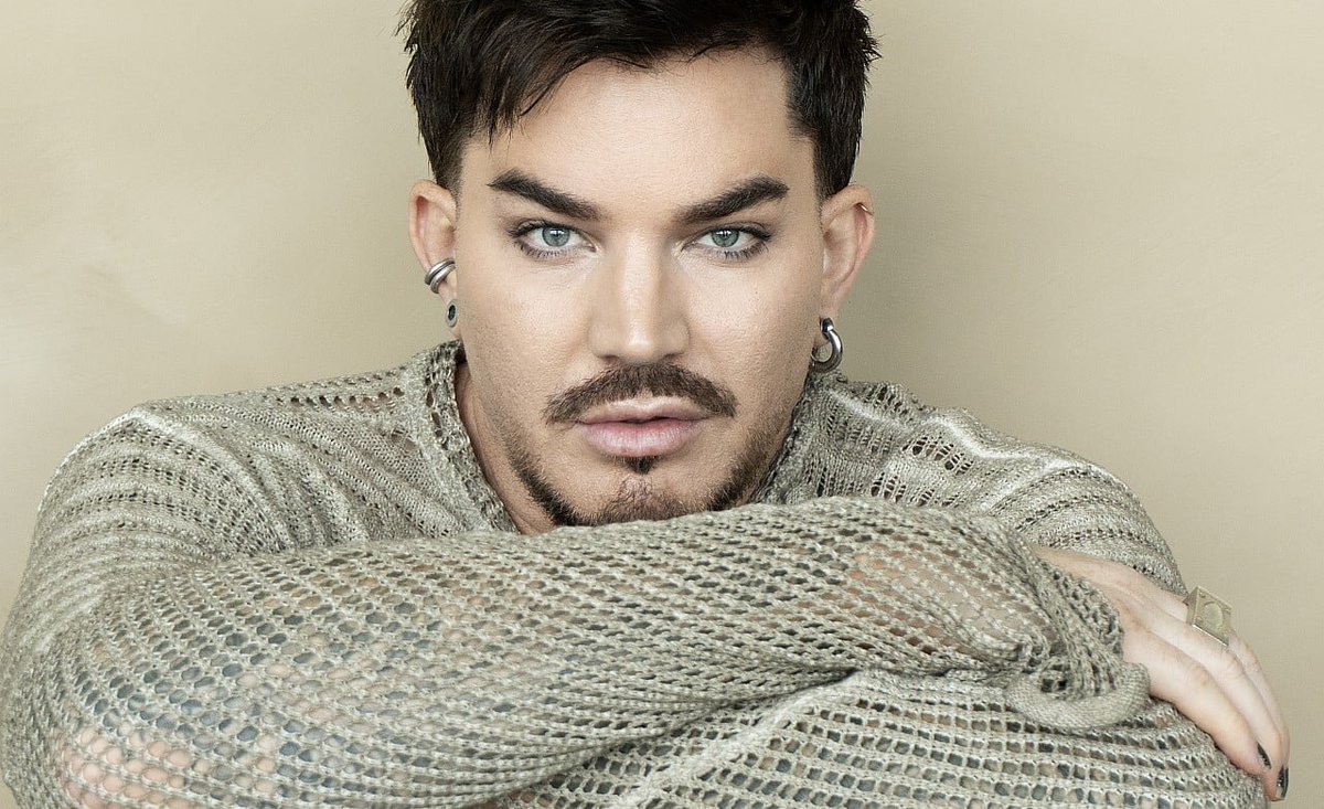 spinorbinmusic's tweet photo. Adam Lambert in a new photo and he is ABSOLUTELY AMAZING! 😍🔥✨ 

He really said "visuals? never off duty!" and we have completely ZERO complaints! 💅👑📸 #AdamLambert #ADAM https://t.co/Ui14Jdqnex
