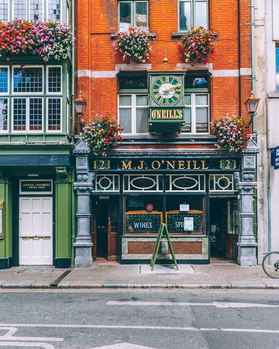 truvivs's tweet photo. Spring in Dublin brings music, literature and lively festivals. Enjoy the International Literature Festival, Forbidden Fruit Festival and the lead-up to Bloomsday. Complete your trip at Kildare Village with 120 boutiques, Irish designers and luxury brands. Book via +6281703357777 https://t.co/8myyz8EeVs