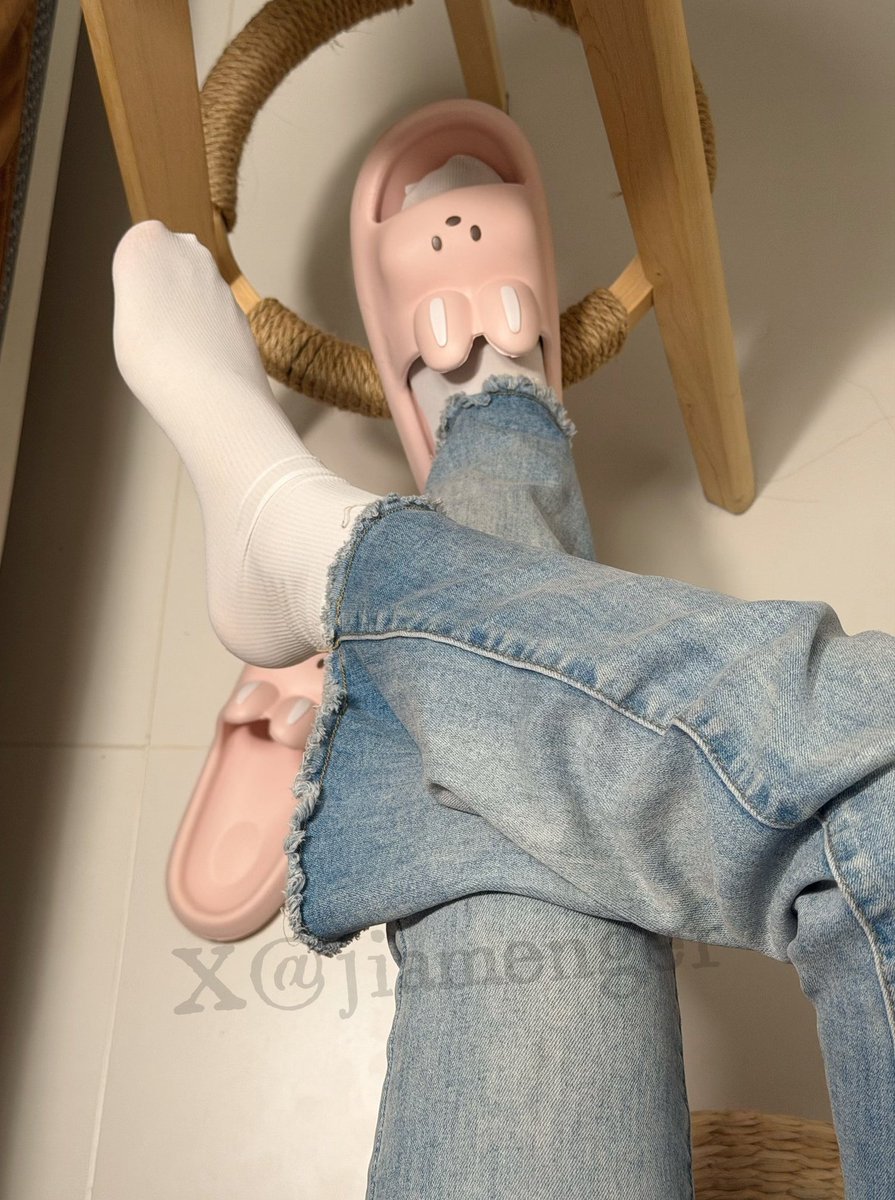 jiamenger's tweet photo. 这种薄薄的袜子怎么做到冰冰凉凉的！谁设计出来的，简直就是袜界爱因斯坦！😏 https://t.co/jjqsocbgJX