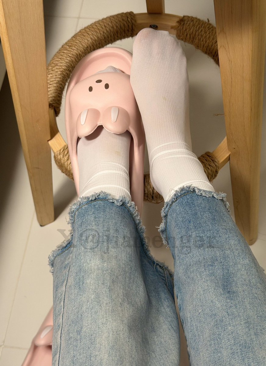 jiamenger's tweet photo. 这种薄薄的袜子怎么做到冰冰凉凉的！谁设计出来的，简直就是袜界爱因斯坦！😏 https://t.co/jjqsocbgJX