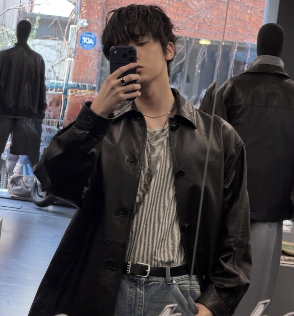 ultraaded's tweet photo. ur fave emo couple arrived to the function :3

#ForXSelcaDay #FXSD #ForX 
#OMEGA_X #Yechan @OmegaX_members https://t.co/RGST2OHVs5