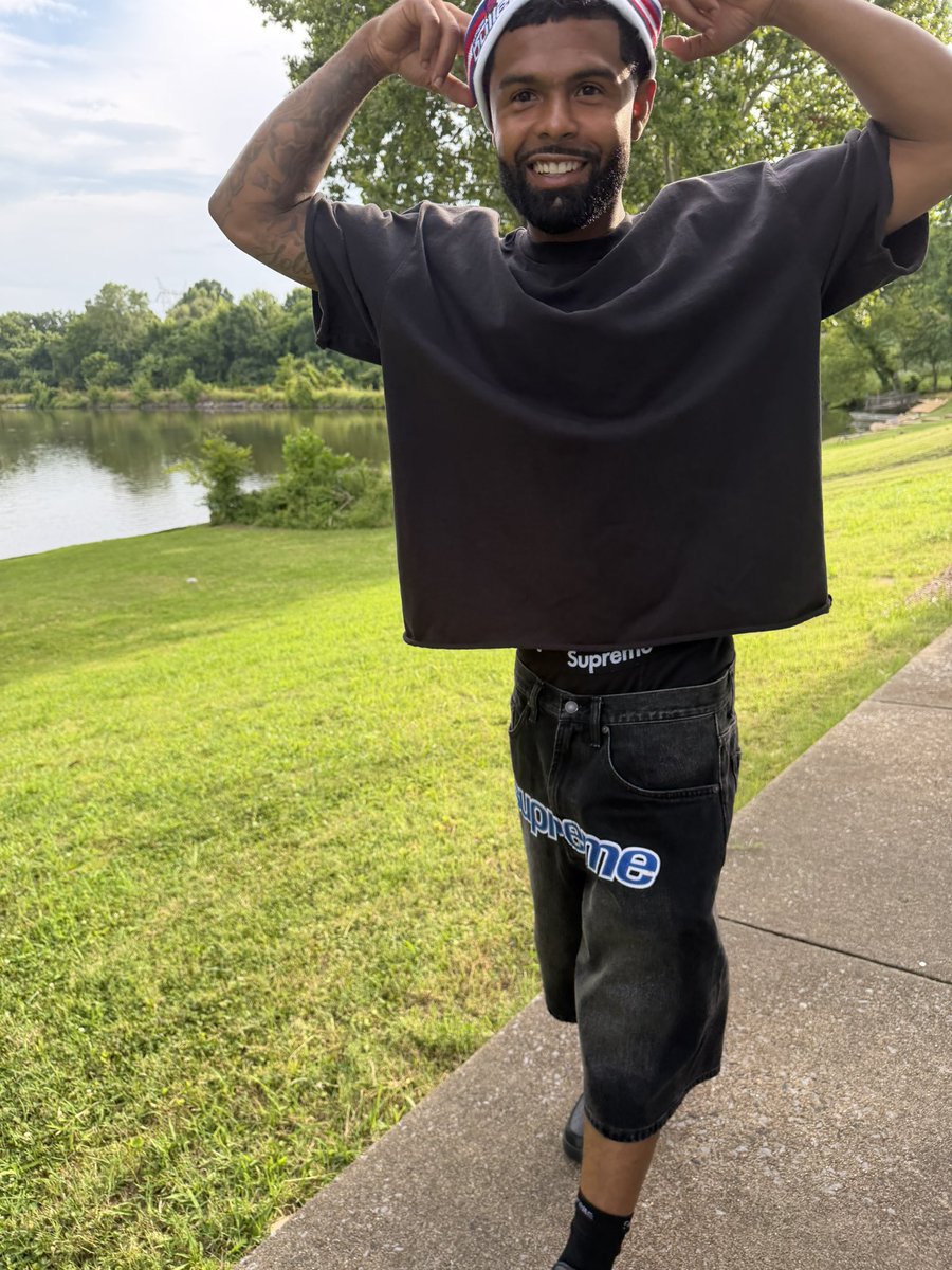 YoBuckets2's tweet photo. @dropsdotgg Supreme down head to toe where I come from we call it dripping https://t.co/ylPusBFQEJ