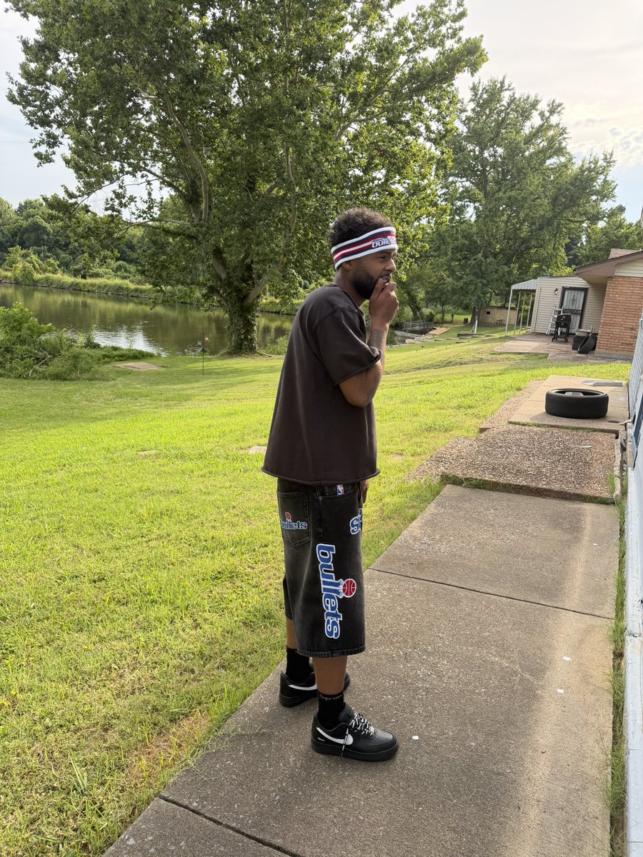 YoBuckets2's tweet photo. @dropsdotgg Supreme down head to toe where I come from we call it dripping https://t.co/ylPusBFQEJ
