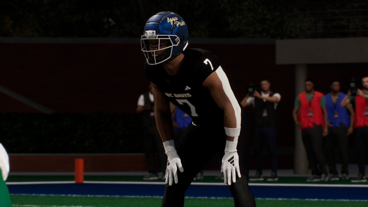 yadattrey's tweet photo. UC Davis Aggies now available on CFB 27 TeamBuilder! Search user ‘YaDatTrey’ #CFB27 @EASPORTS https://t.co/x6nBebbN9n