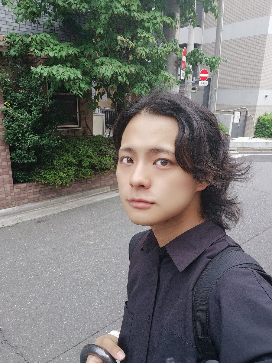 treee_mkyo's tweet photo. おはざま！

#絶起集団
#針千本 本日千秋楽！
劇場向かいながらのポストです

本日は
マチネ:12:30〜
ソワレ:16:00〜
です🫶

天候も崩れやすい日ですがフルパワーでやったんぞー！ https://t.co/8Kx9wkWu0Q