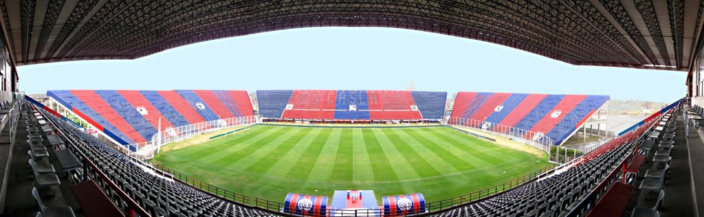 FelipeTadewald's tweet photo. Em 2024, o San Lorenzo da Argentina contratou Gill.

Para ser reserva.

O clube tentou contratar outros goleiros. Não conseguiu.

Gill assumiu o gol. E não saiu mais.

O clube o comprou por €500 mil.

Estreou na seleção paraguaia em setembro de 2025.

Menos de um ano atrás.

Com apenas 10 jogos pela seleção, foi convocado para a Copa.