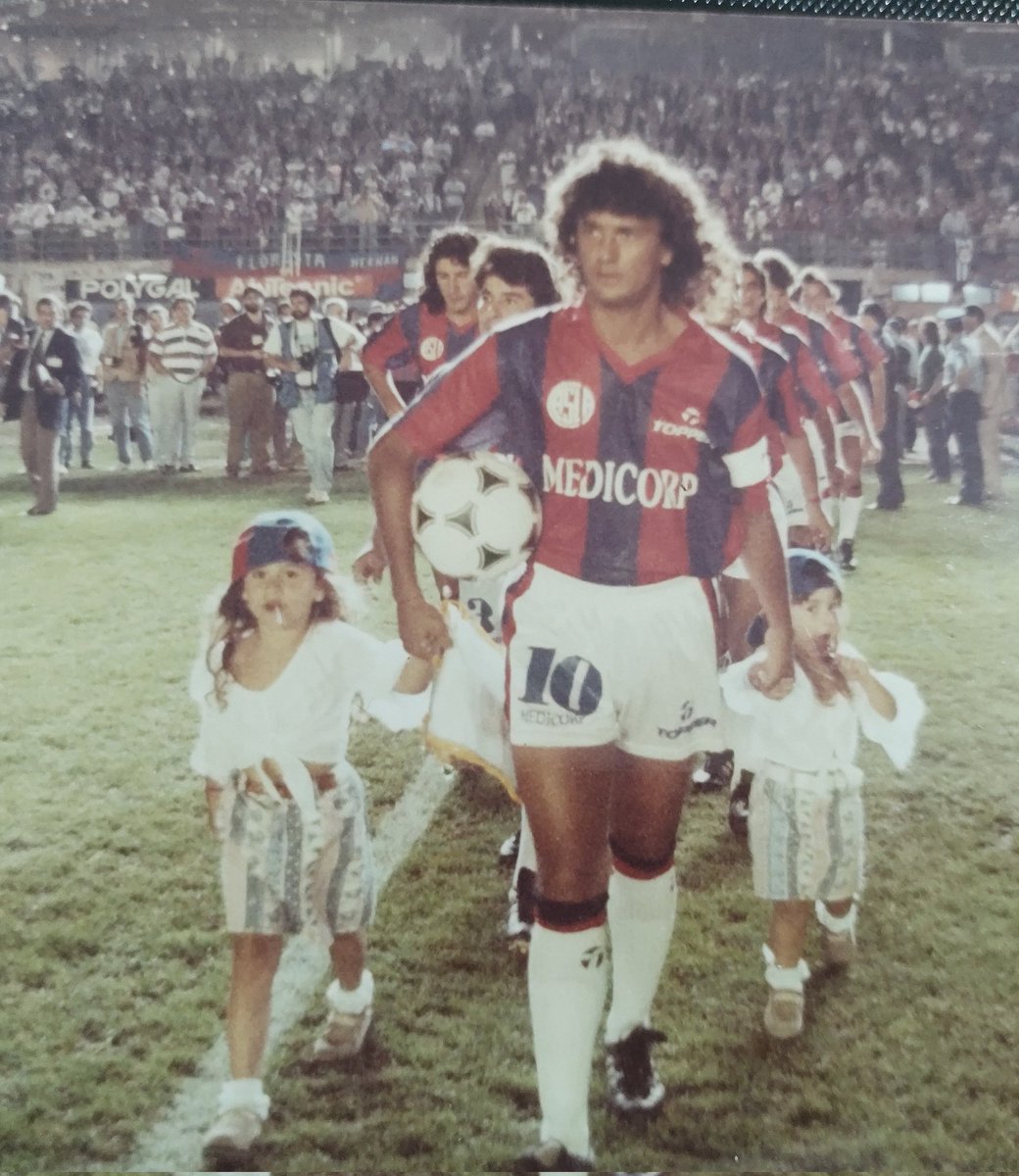 javimanja's tweet photo. Tal cual como dice @pipogorosito10, sus hijas, Cuervitas desde la cuna. https://t.co/qwqG1Y80YI