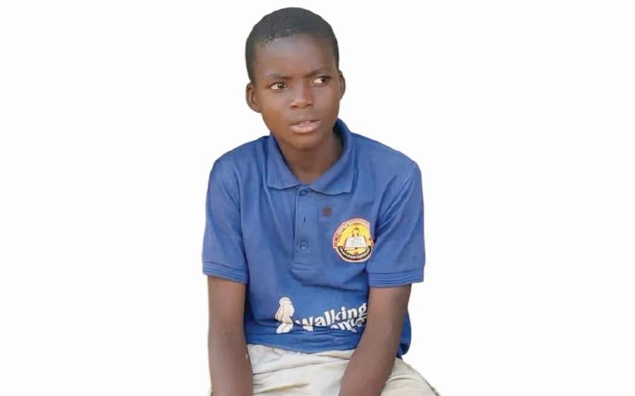 ChinasaNworu's tweet photo. 𝗕𝗮𝗻𝗱𝗶𝘁𝘀 𝘄𝗮𝗻𝘁 𝗡280𝗺 𝗳𝗼𝗿 18 𝘄𝗼𝗿𝘀𝗵𝗶𝗽𝗽𝗲𝗿𝘀 𝗱𝗲𝘀𝗽𝗶𝘁𝗲 𝗸𝗶𝗹𝗹𝗶𝗻𝗴 𝗺𝘆 14-𝘆𝗲𝗮𝗿-𝗼𝗹𝗱 ‘𝘀𝗼𝗻’ — 𝗞𝘄𝗮𝗿𝗮 𝗾𝘂𝗲𝗲𝗻
 A Kwara queen recounts the tragic kidnapping of 18 worshippers and the killing of her 14-year-old 'son' by bandits, who now demand N280m ransom. She pleads.
https://t.co/R73fWHqP76