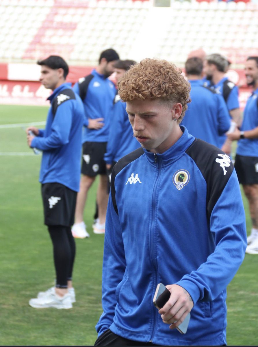 SeleccionFPF's tweet photo. 🚨🇵🇷 Jéremy De León podría hacer su debut con el Real Madrid Castilla ante el Hércules.

Tras confirmarse que seguirá en el Castilla para la temporada 2026-27, su primer partido oficial podría ser precisamente ante el club donde estuvo cedido la temporada pasada. https://t.co/igMFICiXuP