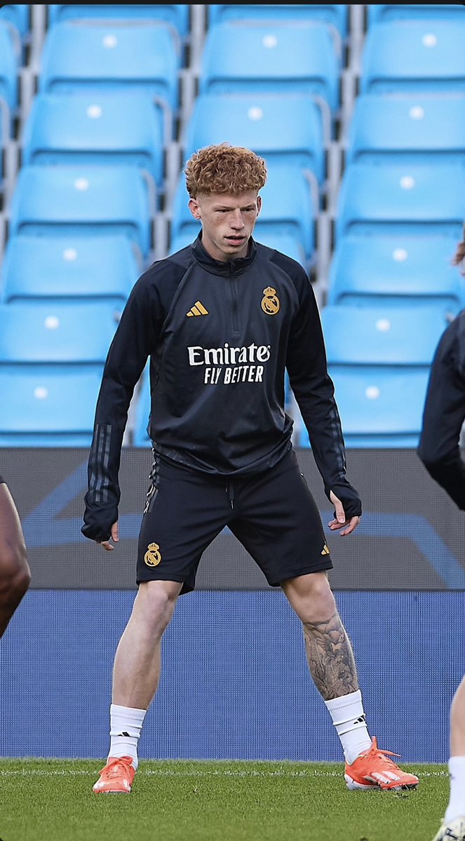 SeleccionFPF's tweet photo. 🚨🇵🇷 Jéremy De León podría hacer su debut con el Real Madrid Castilla ante el Hércules.

Tras confirmarse que seguirá en el Castilla para la temporada 2026-27, su primer partido oficial podría ser precisamente ante el club donde estuvo cedido la temporada pasada. https://t.co/igMFICiXuP
