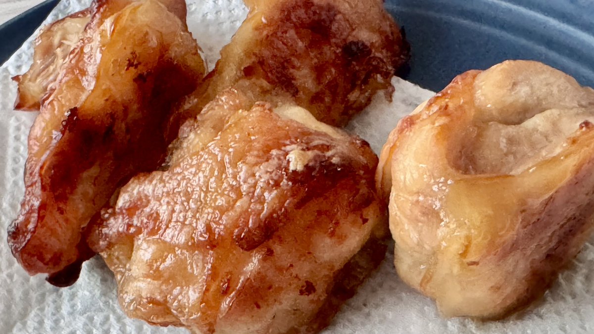 waayatta's tweet photo. ザクじゅわな唐揚げじゃなかった😭ほぼ「上手に焼けたローストチキン」ができあがっちゃった😭ザ・唐揚げって感じが好きな人はいつも通り揚げてもらった方ががっかりしないよ… https://t.co/HL6zj8s3yC