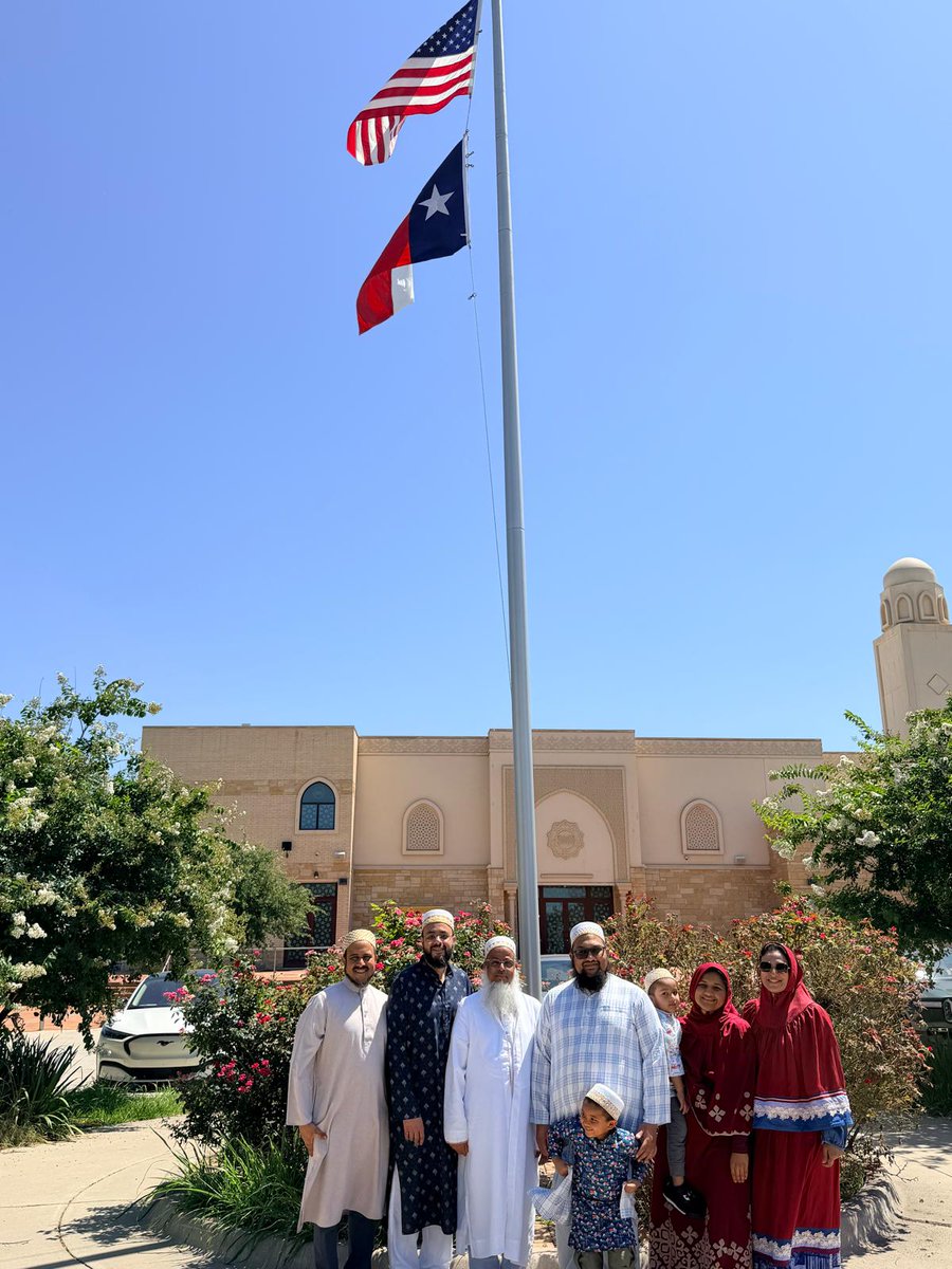Bohras_USA's tweet photo. Happy 250th, America! 🇺🇸

For the @Dawoodi_Bohras, #patriotism is deeply rooted in faith and expressed through a continued commitment to #service, civic participation, and community building. Across the country and throughout the year, community members partner with local organizations, actively contribute as engaged citizens, support those in need, and work alongside neighbors of all backgrounds to strengthen the fabric of American society.

As the nation looks toward its next chapter, this milestone offers an opportunity to reflect on our past and honor the contributions of all Americans — while imagining what the next 250 years can become.

This Fourth of July, the #UnitedStates #DawoodiBohra community reaffirms their dedication to building together in the country we proudly call home.

Wishing all a Happy Independence Day. 🇺🇸

#America250 #US250 #A250
@America250