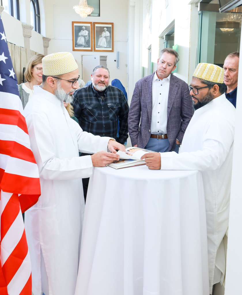 Bohras_USA's tweet photo. Happy 250th, America! 🇺🇸

For the @Dawoodi_Bohras, #patriotism is deeply rooted in faith and expressed through a continued commitment to #service, civic participation, and community building. Across the country and throughout the year, community members partner with local organizations, actively contribute as engaged citizens, support those in need, and work alongside neighbors of all backgrounds to strengthen the fabric of American society.

As the nation looks toward its next chapter, this milestone offers an opportunity to reflect on our past and honor the contributions of all Americans — while imagining what the next 250 years can become.

This Fourth of July, the #UnitedStates #DawoodiBohra community reaffirms their dedication to building together in the country we proudly call home.

Wishing all a Happy Independence Day. 🇺🇸

#America250 #US250 #A250
@America250
