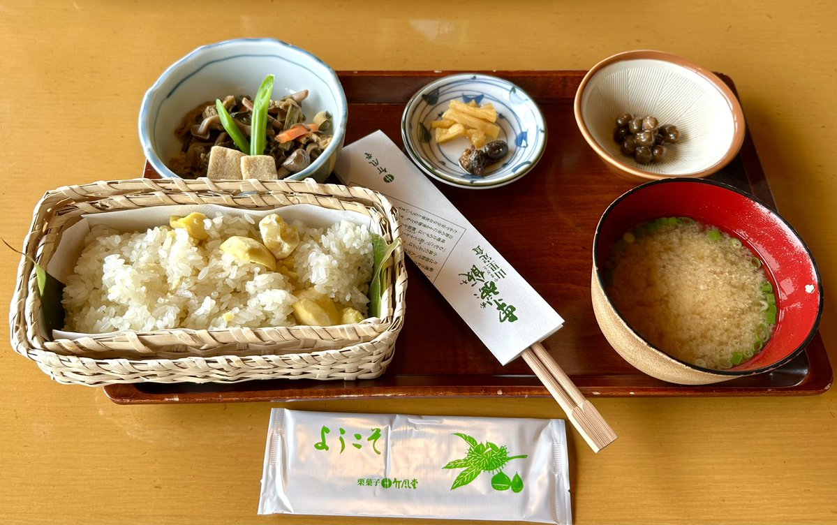 WtLctl's tweet photo. 雑貨店でかわいいお皿と出会った
日本のあかり博物館では明るさ体験室が楽しかったです。江戸の照明は視界暗過ぎだった。明治の電球すごい。 https://t.co/s7KGvogYE6