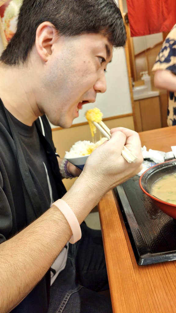 ANDREWTH5's tweet photo. 凛ちゃん生誕前の重圧でメシが一切喉通らないたかちゃん https://t.co/JSMVGez9M1