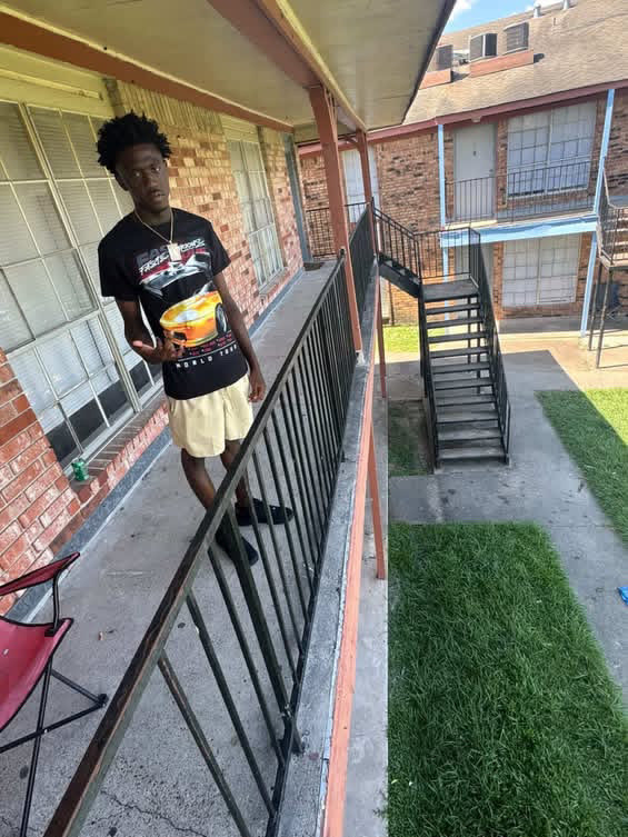JustoSelinsky's tweet photo. First holiday since i been out the pen🙏🏾#Bipdaguys #Freedaguys💜 https://t.co/kJio5mVEpP