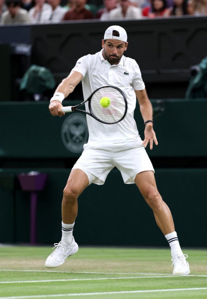 RehanLarik's tweet photo. He is the only player left in the draw who plays tennis like it should be played on the grass. All the other players are playing same tennis as it was any other surface. Grass court used to be tennis played on skills and technique now you can basically play the same way https://t.co/ZuCEHm1zop