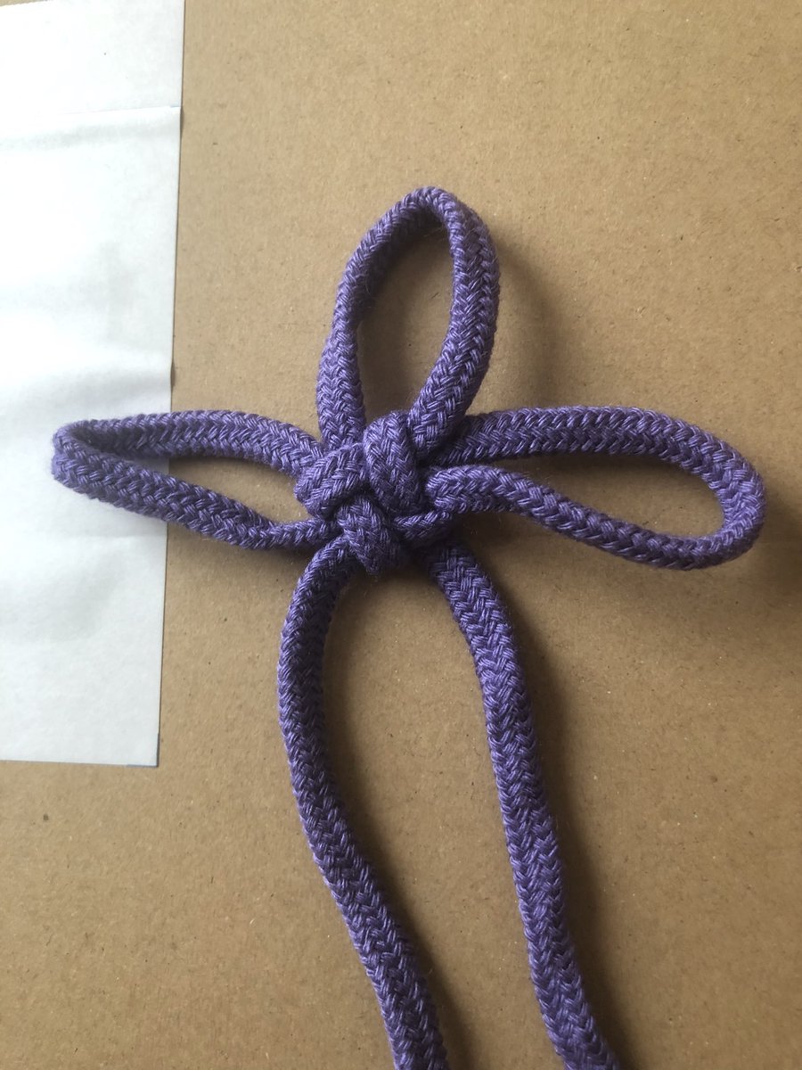 naegi_A's tweet photo. ヤチヨ🐙の等身大タペストリー届いたので飾りました
デカいです、いやほんとにデカい……
せっかくなので結び目は几帳結びにしました
高さが出るので、抑えるならフックは二つ使用するのをオススメします https://t.co/XbT4V2AHaT