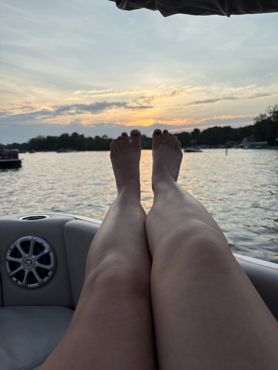 cxbcfd's tweet photo. happy fourth you freaks #feetfetısh #feetpics https://t.co/aArSIDECzO