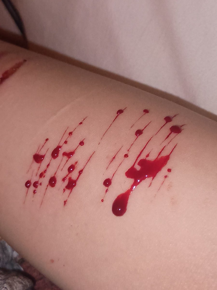 thirdlostcat's tweet photo. soon my entire right arm will also be covered in scars ^-^ #slittwt #sh #shtwt #ouchietwt https://t.co/awZcugZv61