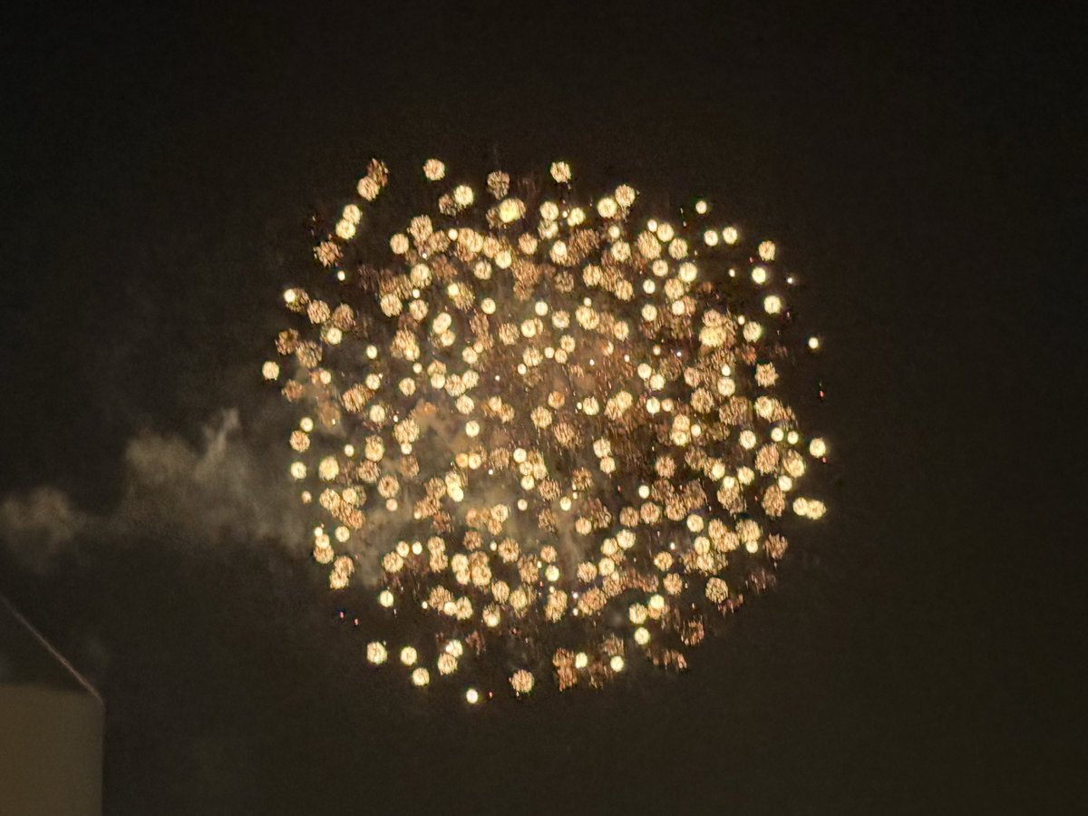 WatchDogMary's tweet photo. Since the City of Boston has done such a poor job updating everyone:
Drone show starts at 10 PM
Fireworks starts at 10:30PM
#boston #4thofjuly #bostonPOPS https://t.co/3kaJl0lzoE