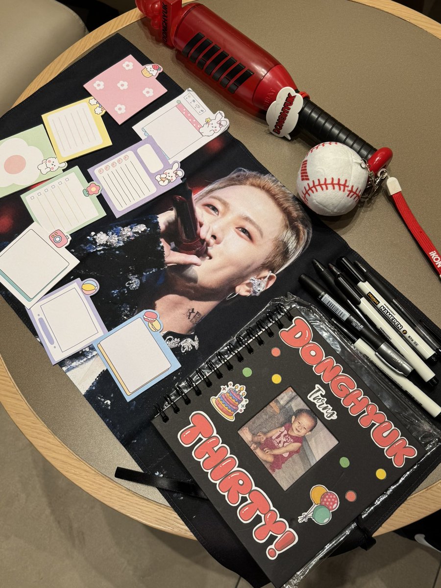 mielovesiKON's tweet photo. Write your bday message for Donghyuk and you will get one freebie. see you iKONICS ♥️

📍CHAGEE NU MOA https://t.co/QIyWKCvxYp