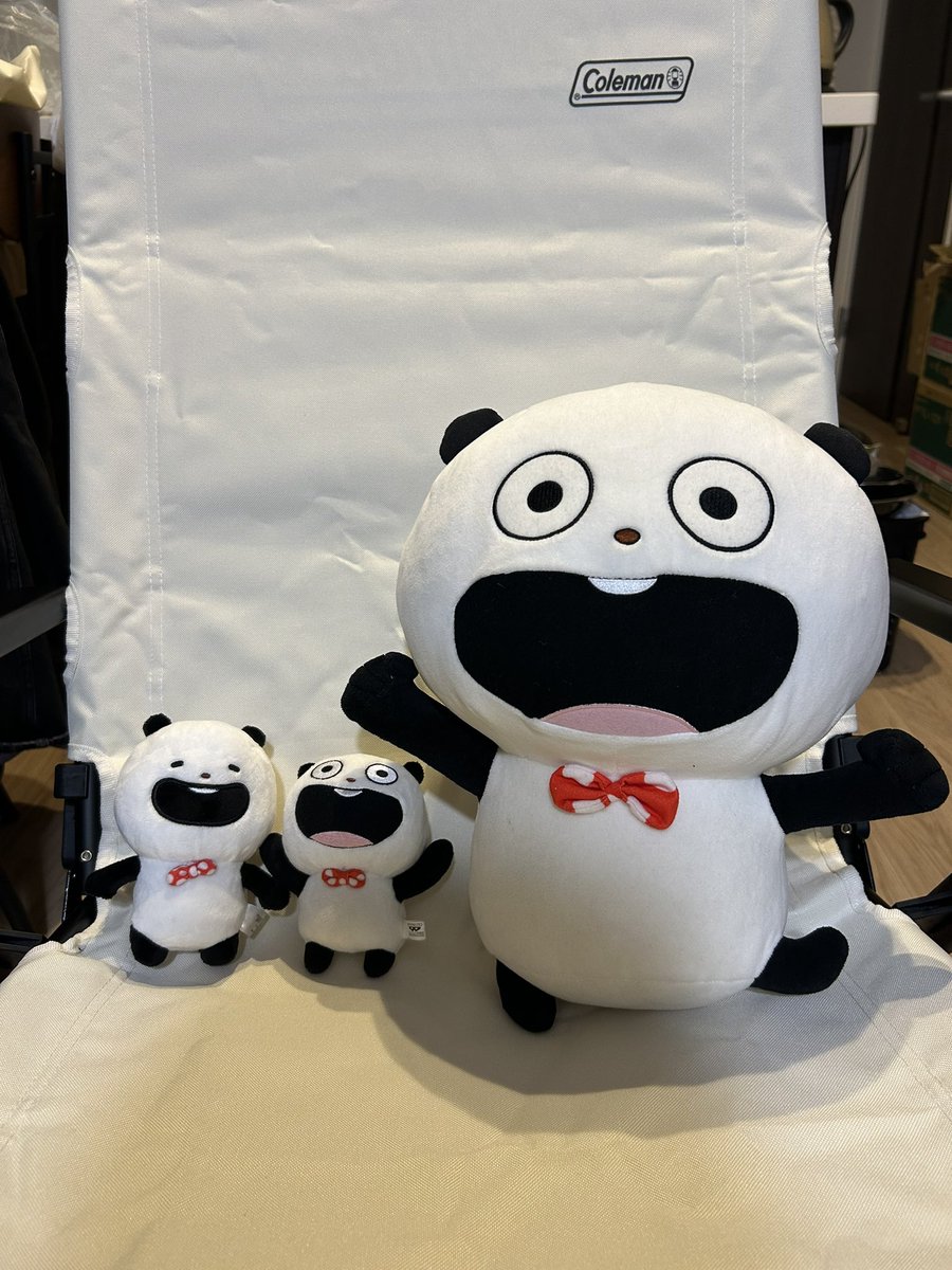 Gokigensuke's tweet photo. なんかバグったから再投稿
新しく買ったキャンプ用チェアに
喜ぶぱんだ達

#にしむらゆうじ
#スタジオUG 
#ごきげんぱんだ 
#キャンプ 
#コールマン https://t.co/AAU8qdfl2o