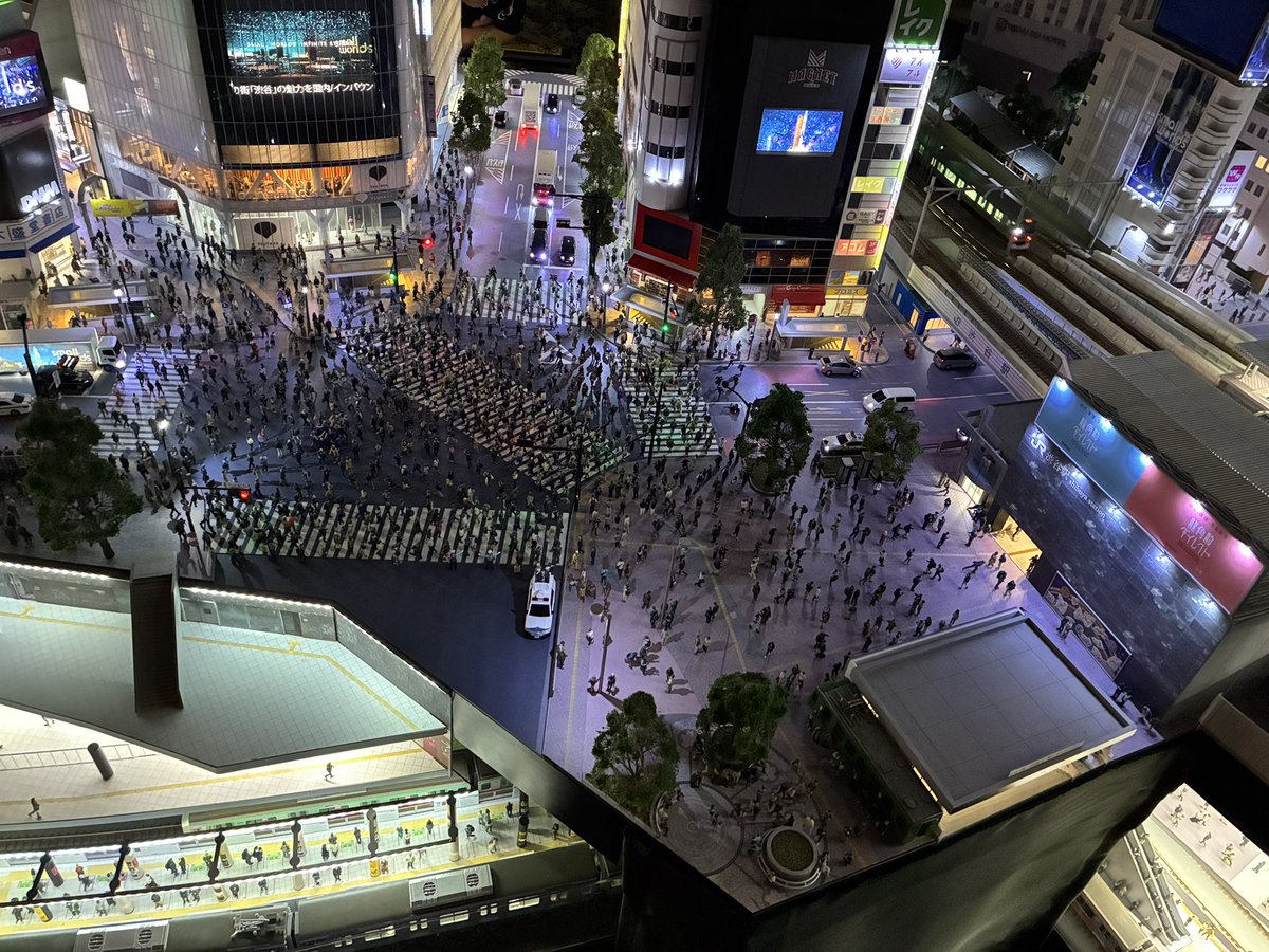 OPTICALSSF's tweet photo. 渋谷スクランブル交差点のミニチュア凄すぎる https://t.co/GyTG8WBruX