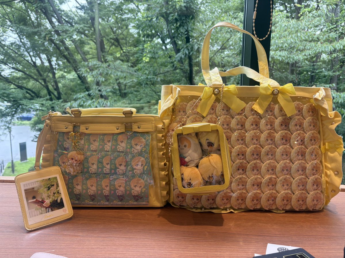 R_lv0t's tweet photo. 今日も今日とてこいつを持ち歩いて参戦します‼️

この服とこのカバン見かけたら話しかけてきて！
ちょーーーが付くほど喜びます🫣💓 https://t.co/WGJBqED3c5