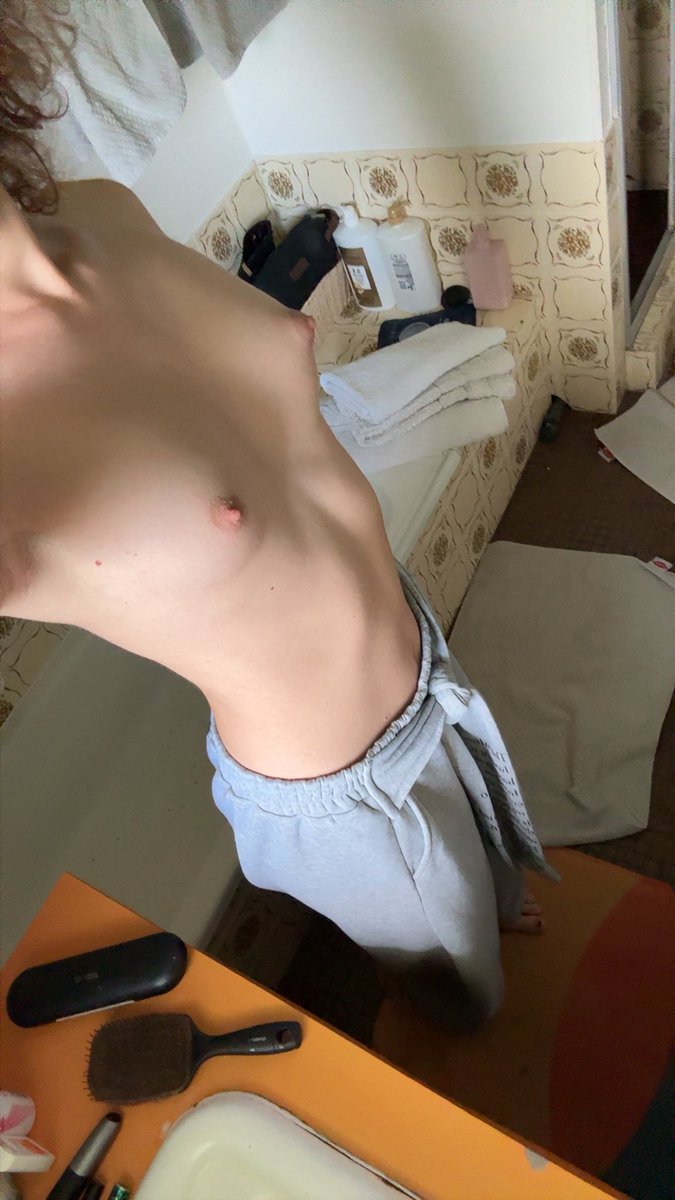 Frutiagurl's tweet photo. Twink bod https://t.co/eFWcVQR00b