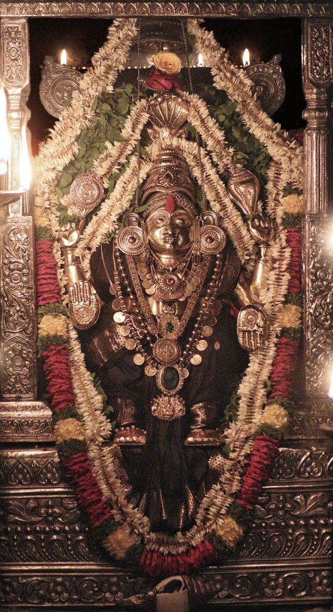 KateeluOfficial's tweet photo. ಕಟೀಲು ಶ್ರೀ ದುರ್ಗಾಪರಮೇಶ್ವರಿ ಅಮ್ಮನವರು ಇಂದು ಮುಂಜಾನೆಯ (ದಿನಾಂಕ 05 ಜುಲೈ 2026 ಭಾನುವಾರ) ವಿಶೇಷ ಪುಷ್ಪಾಲಂಕಾರದಲ್ಲಿ ಮಲ್ಲಿಗೆ ಪ್ರಿಯೆ ಶ್ರೀ ದೇವಿ ಭ್ರಾಮರೀ 🙏🙏🙏

Kateel Shree Durgaparameshwari amma in today's special alankara. 

#Kateel #Durgaparameshwari #KateelOfficial https://t.co/aIPn0dYkZS