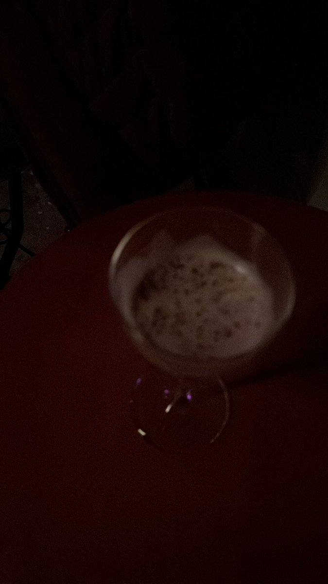 _breu's tweet photo. Fiquei velho mesmo numa balada tomando drink de café https://t.co/qwX8frfUNC