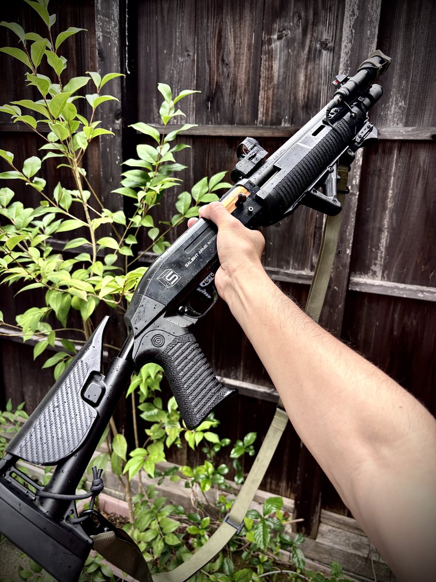 Urban_Region's tweet photo. もう言っちゃう!!w

URBAN REGION新製品!!😎

Benelli M2/M4やBeretta A300のようなオートマチックショットガンを意識したマルイ/CYMA製ベネリM3に対応したロングハンドガードを開発中!!!!

M-lokとピカティニーレールを備えライト等を装着可能な実戦的なハンドガードです！

#ショットガンはええぞ https://t.co/QzTilEJlAX