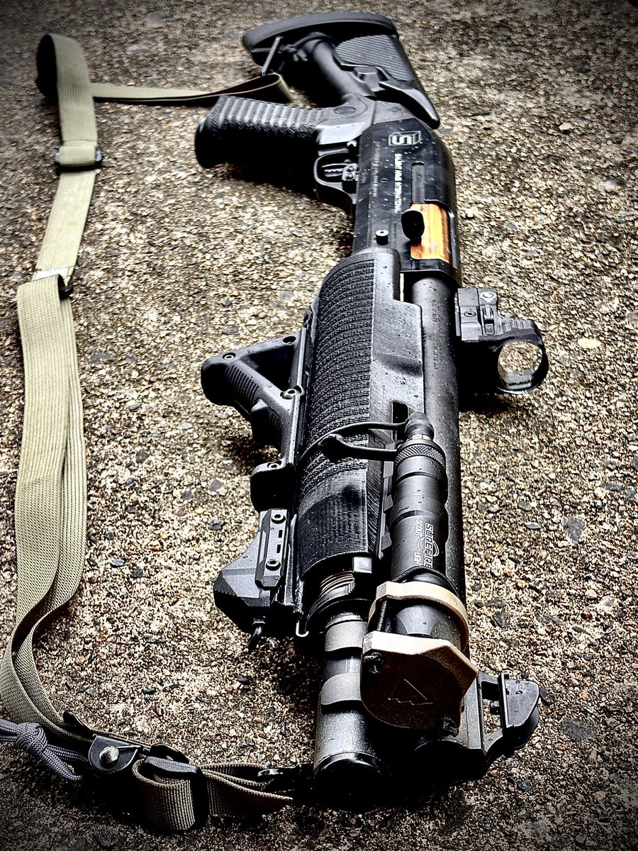 Urban_Region's tweet photo. もう言っちゃう!!w

URBAN REGION新製品!!😎

Benelli M2/M4やBeretta A300のようなオートマチックショットガンを意識したマルイ/CYMA製ベネリM3に対応したロングハンドガードを開発中!!!!

M-lokとピカティニーレールを備えライト等を装着可能な実戦的なハンドガードです！

#ショットガンはええぞ https://t.co/QzTilEJlAX